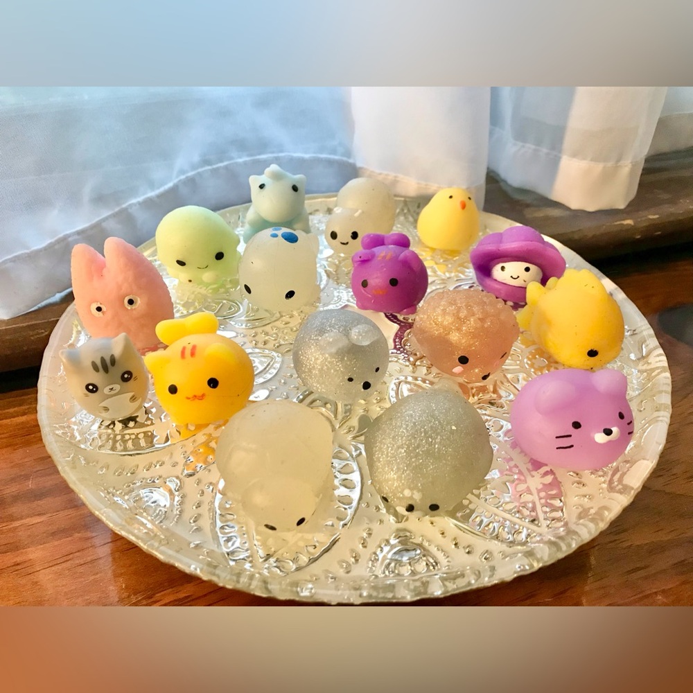 Huge Lot Squishy Moj Moj Claw Machine Egg Prises Toys inside Eggs Animals & More